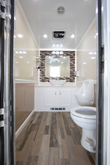 2-stall-trailer-interior-beauty