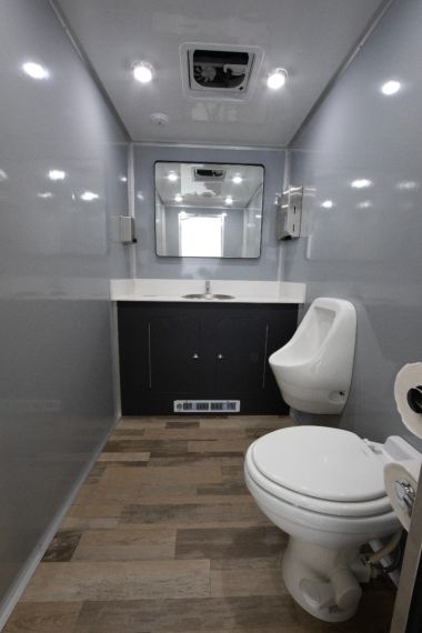 2-stall-trailer-interior